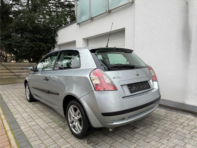 Gebraucht Fiat Stilo 95 PS (69 kW) 2004 Silber Limousine