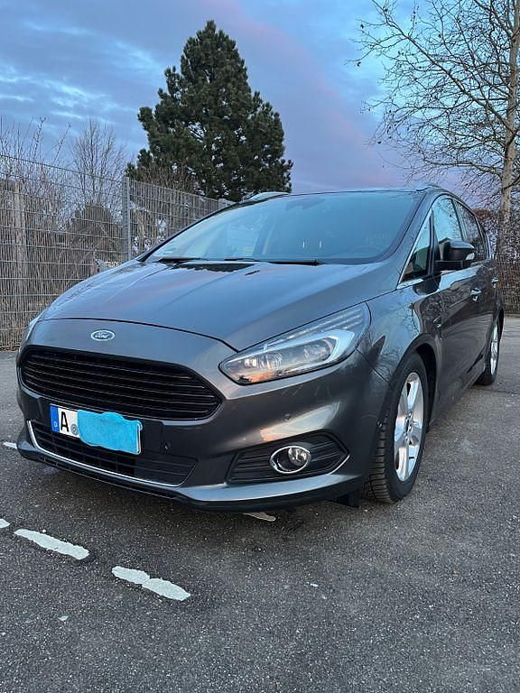 Gebraucht Ford S-MAX Titanium 179 PS (131 kW) 2015 Grau Van / Kleinbus