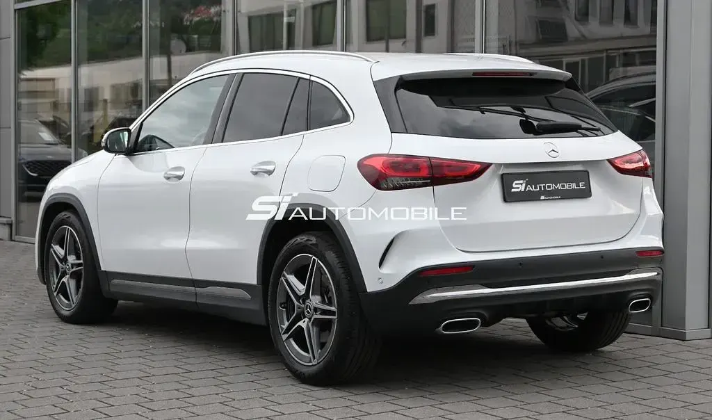 Gebraucht Mercedes GLA250 AMG line 224 PS (164 kW) 2023 Digitalweiss  metalliclack SUV