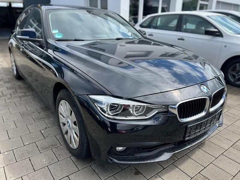 Schwarz Gebraucht 2016 BMW 318 Advantage Limousine | 9.950 € (Superpreis) - Bild 1/4