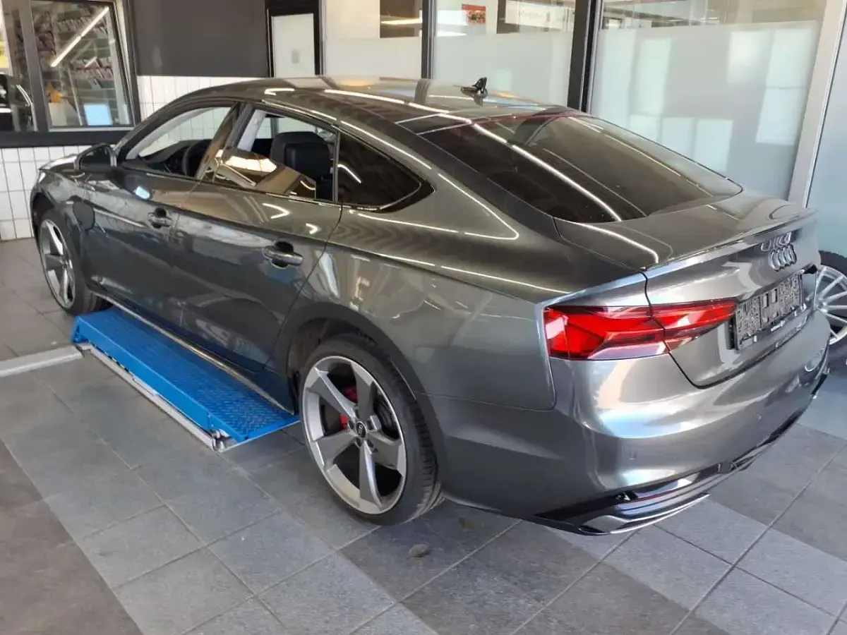 Gebraucht Audi A5 Competition 204 PS (150 kW) 2022 Daytonagrau perleffekt Coupé