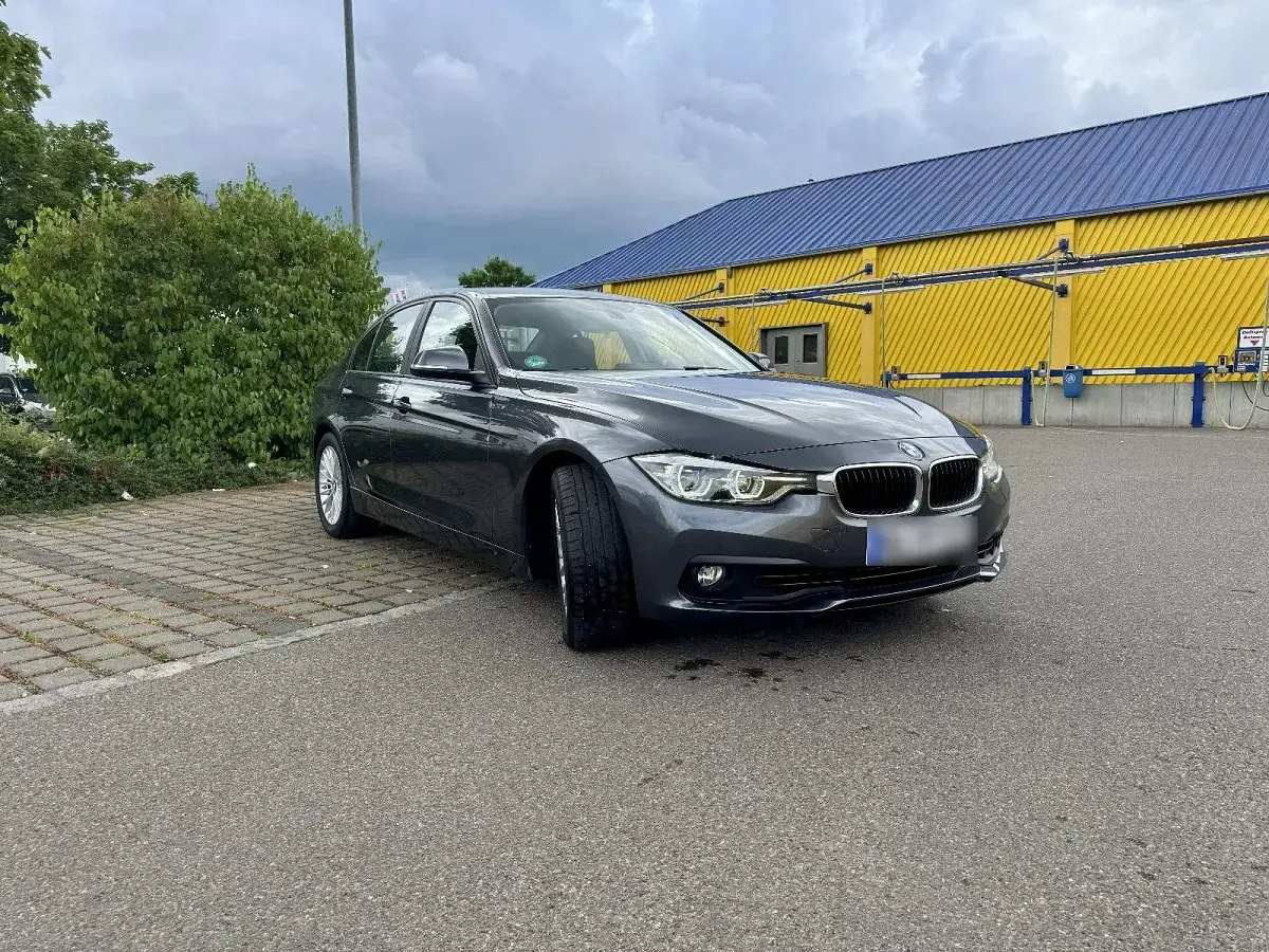Gebraucht BMW 320 Advantage 184 PS (135 kW) 2016 Grau Limousine