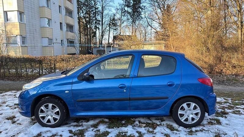 Gebraucht Peugeot 206+ 75 PS (55 kW) 2009 Blau Kleinwagen