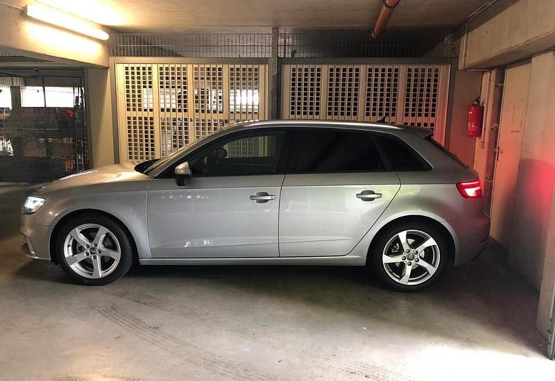 Silber Gebraucht 2019 Audi A3 Sportback Design Kombi | 20.499 € (Guter Preis) - Bild 1/1