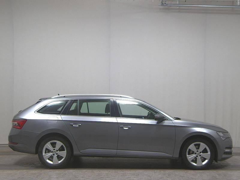 Grau Gebraucht 2022 Skoda Superb Style Kombi | 16.250 € (Fairer Preis) - Bild 1/4