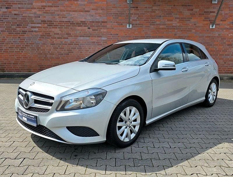 Gebraucht Mercedes A180 122 PS (89 kW) 2013 Silber Limousine