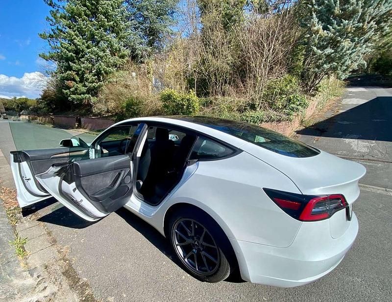 Gebraucht Tesla Model 3 Standard Range Plus 239 kW (325 PS) 2021 Weiß Limousine