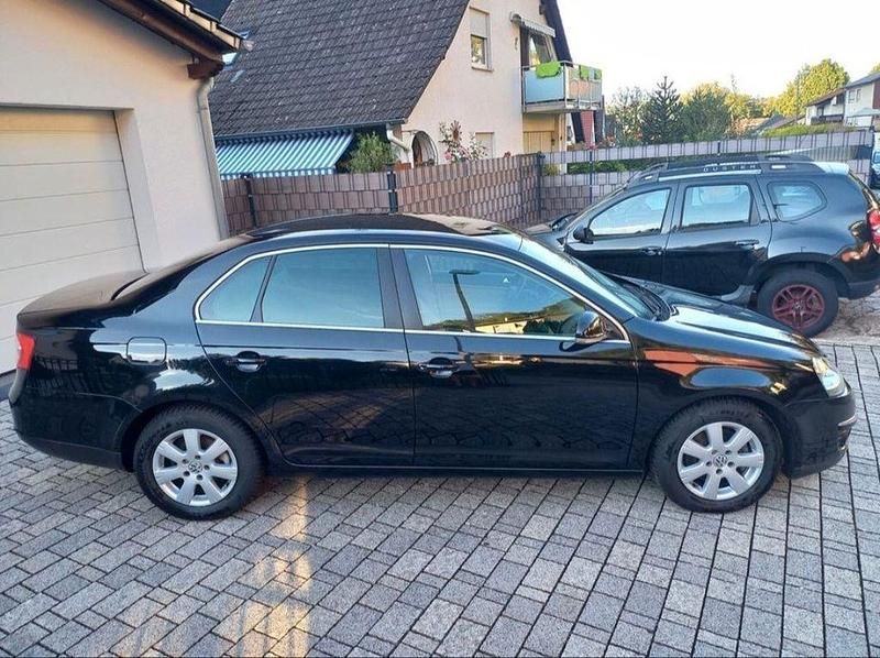 Gebraucht VW Jetta Highline 105 PS (77 kW) 2006 Schwarz Limousine