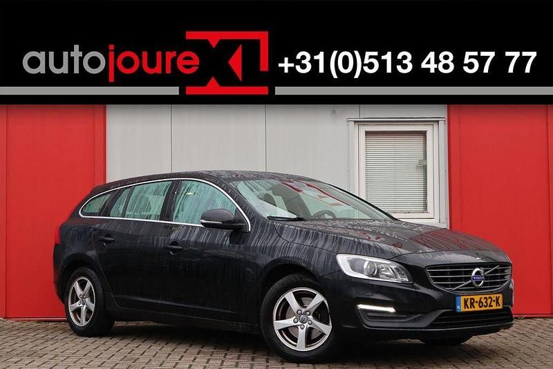 Gebraucht Volvo V60 120 PS (88 kW) 2016 Schwarz Kombi