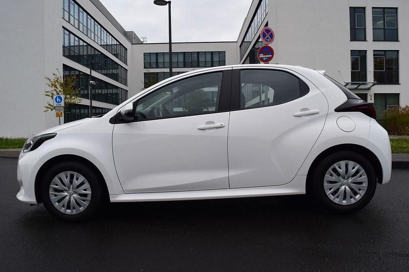 Weiß Gebraucht 2022 Toyota Yaris Comfort Kleinwagen | 11.999 € (Guter Preis) - Bild 1/4