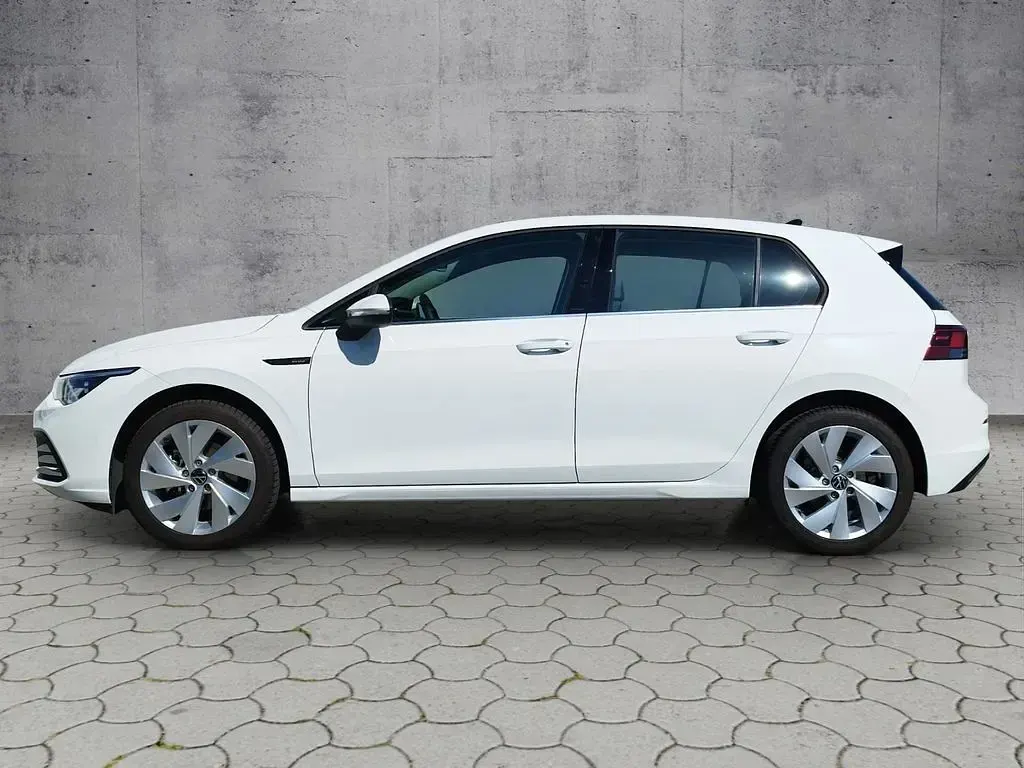 Gebraucht VW Golf VIII Style 131 PS (96 kW) 2024 Pure white Limousine