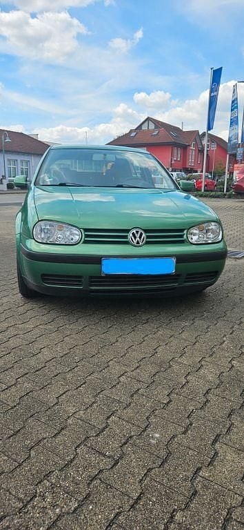 Grün Gebraucht 2001 VW Golf IV Edition Limousine | 1.750 € (Fairer Preis) - Bild 1/4
