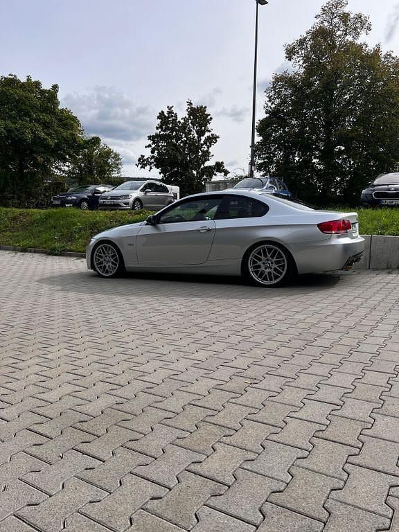 Gebraucht BMW 330 Sport Line 272 PS (200 kW) 2007 Silber Coupé