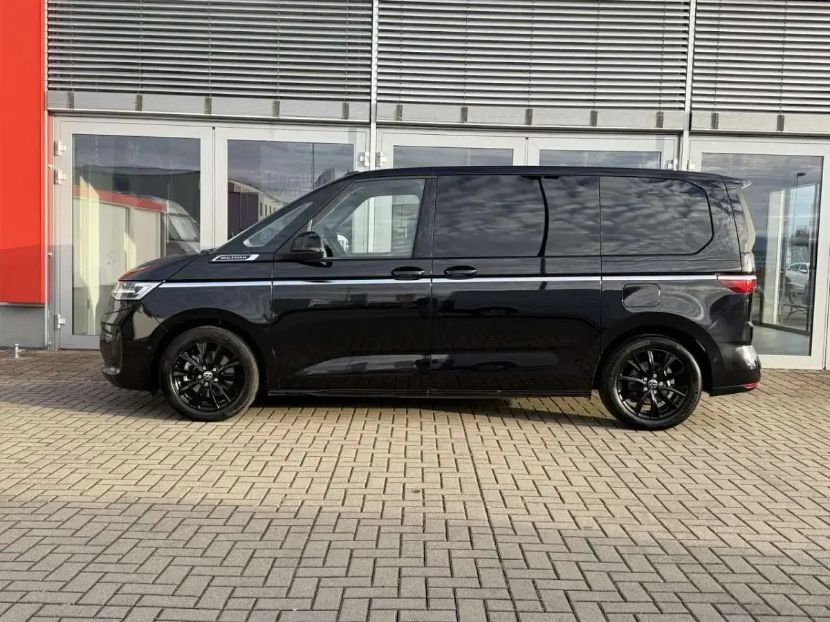 Używany VW T7 Style 150 KM (110 kW) 2024 Czarny Van