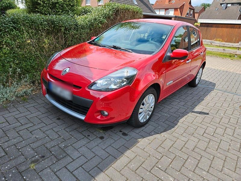 Rot Gebraucht 2009 Renault Clio II Dynamique Limousine | 2.700 € (Fairer Preis) - Bild 1/4