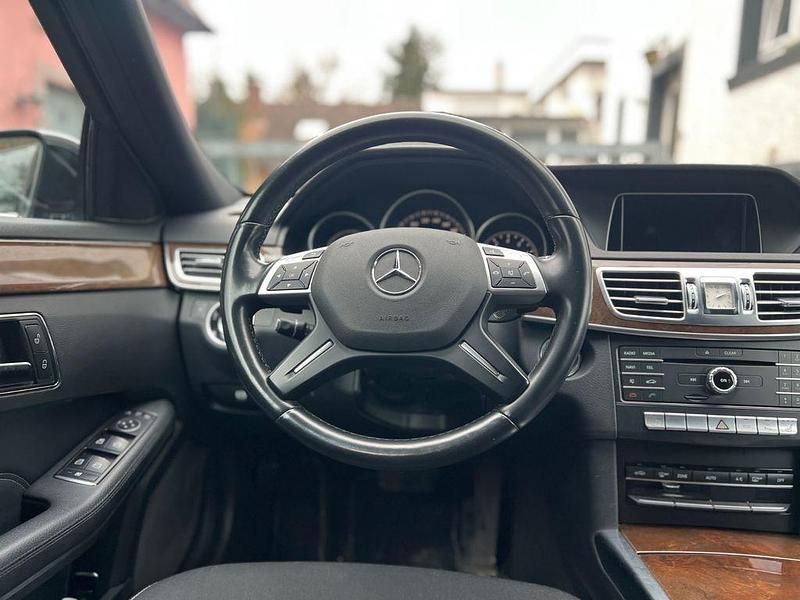 Gebraucht Mercedes E200 184 PS (135 kW) 2015 Schwarz Limousine