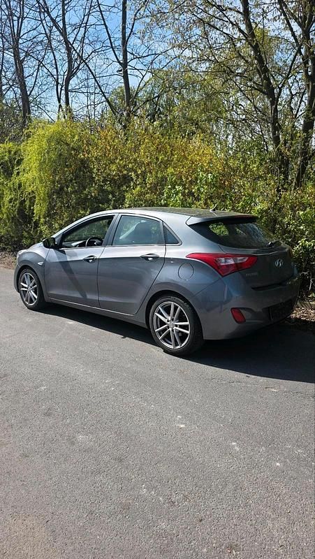 Gebraucht Hyundai i30 99 PS (72 kW) 2005 Grau Limousine