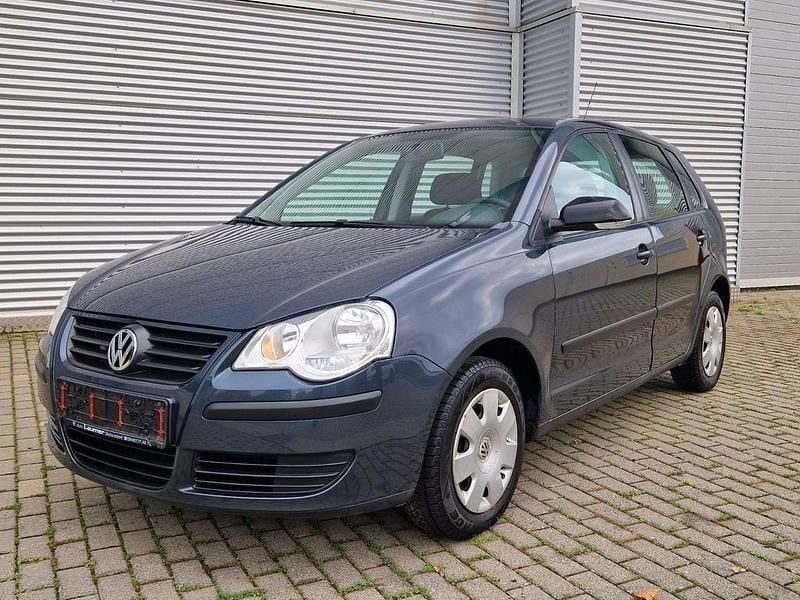 Grau Gebraucht 2008 VW Polo Limousine | 4.490 € (Fairer Preis) - Bild 1/4