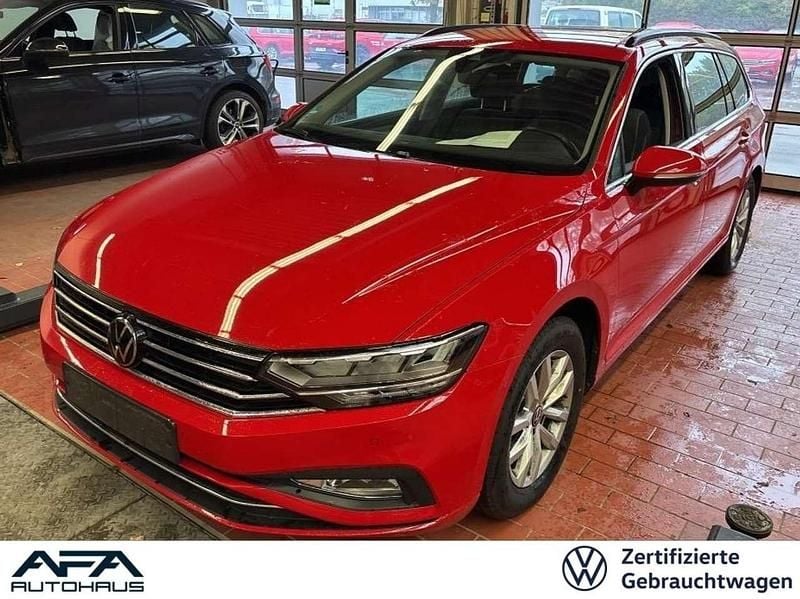 Rot Gebraucht 2023 VW Passat Business Kombi | 24.519 € (Guter Preis) - Bild 1/4