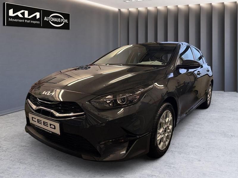 Neu Kia Ceed 101 PS (74 kW) 2025 Grau Kleinwagen