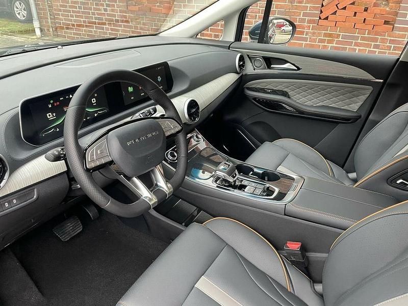 Gebraucht DFSK Forthing 4 177 PS (130 kW) 2025 Grün Van / Kleinbus