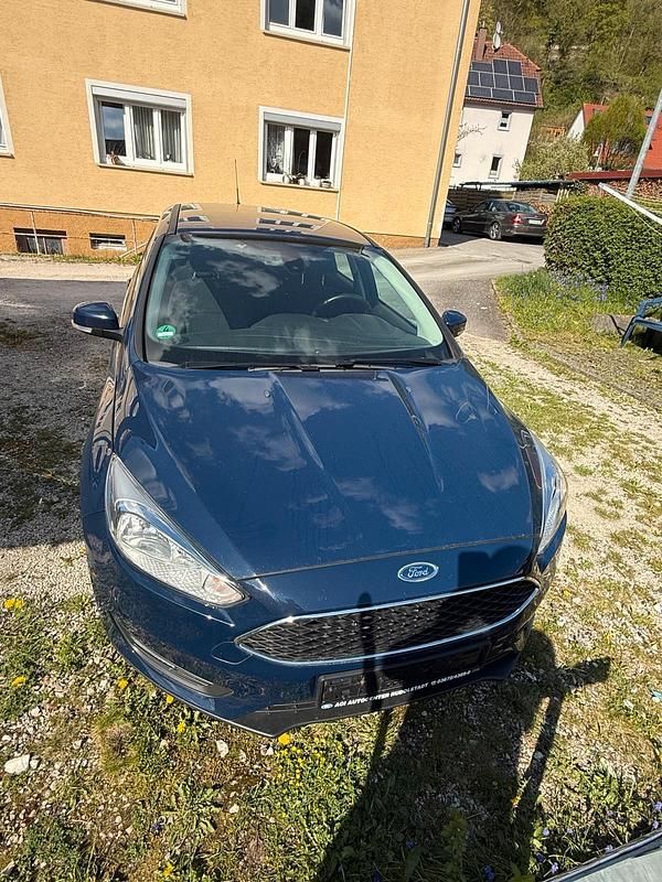 Gebraucht Ford Focus Titanium 125 PS (91 kW) 2015 Blau Kombi