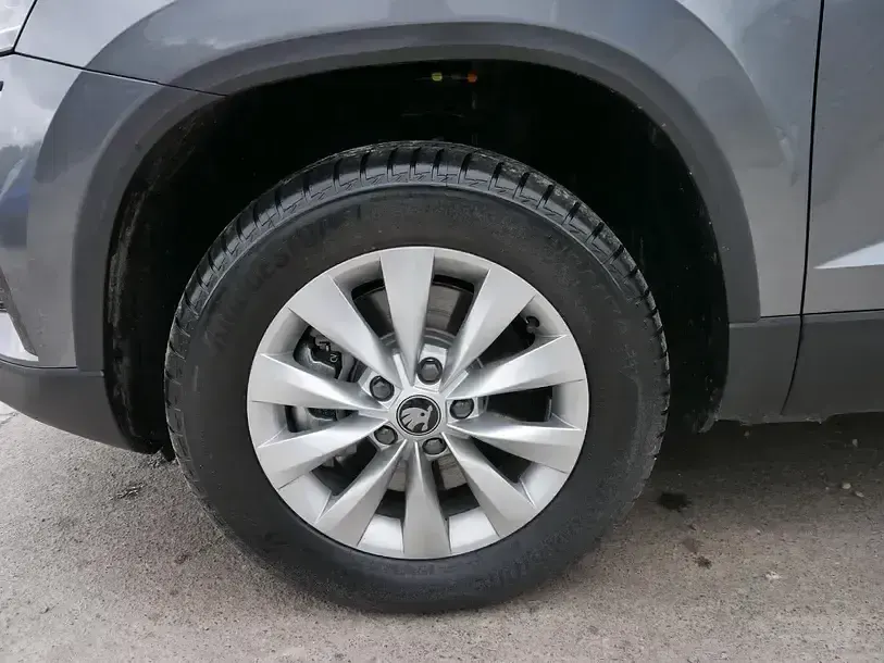 Neu Skoda Karoq Selection 150 PS (110 kW) 2025 Stahlgrau SUV