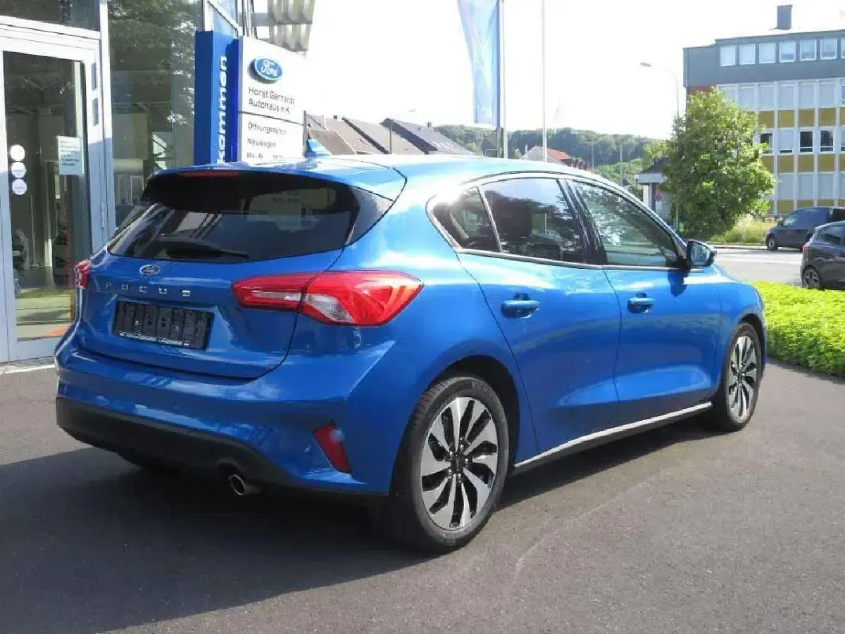 Gebraucht Ford Focus Cool & Connect 125 PS (91 kW) 2019 Dynamicblau metallic (metallic) Limousine