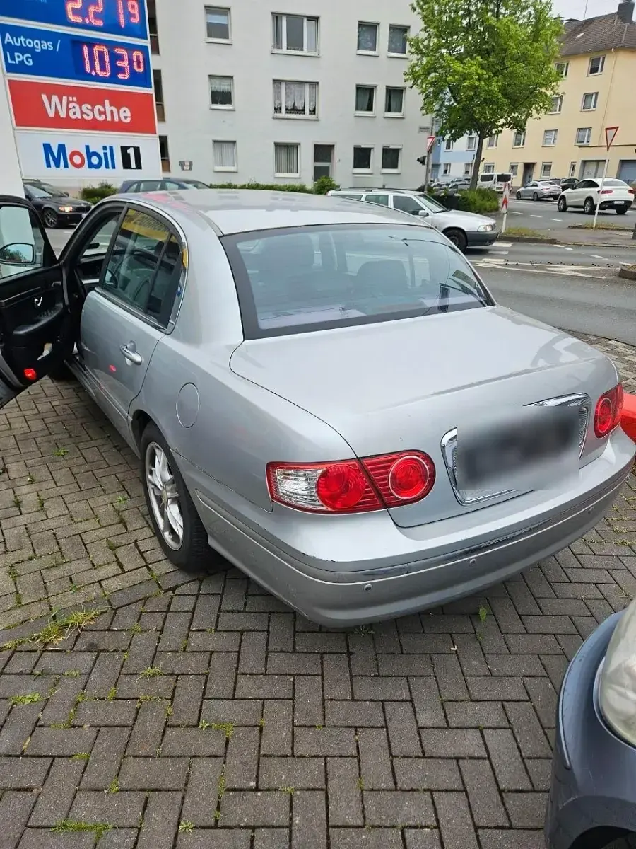 Gebraucht Kia Opirus 200 PS (147 kW) 2006 Silber Limousine