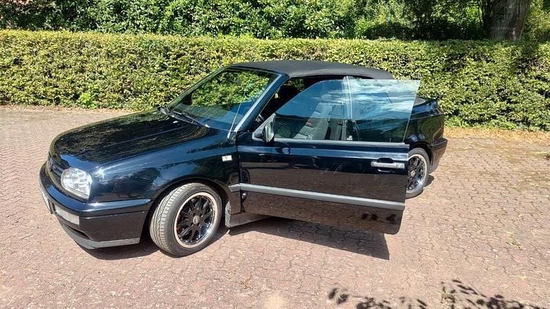 Schwarz Gebraucht 1995 VW Golf Cabriolet Comfortline Cabrio | 3.500 € - Bild 1/4