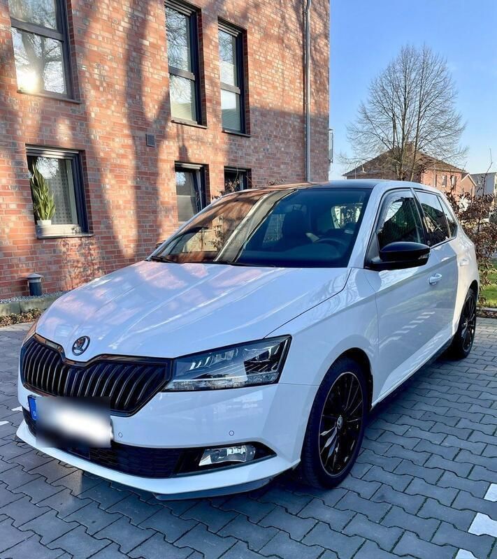 Weiß Gebraucht 2021 Skoda Fabia Monte Carlo Kleinwagen | 15.800 € (Etwas zu teuer) - Bild 1/4