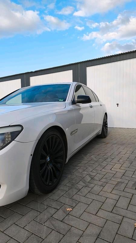 Gebraucht BMW 730 245 PS (180 kW) 2011 Weiß Limousine