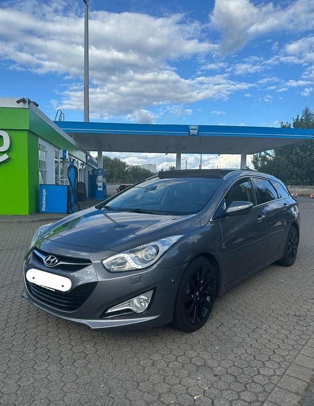 Grau Gebraucht 2015 Hyundai i40 Premium Kombi | 10.999 € (Fairer Preis) - Bild 1/4
