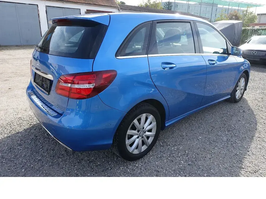 Gebraucht Mercedes B200 Urban 156 PS (114 kW) 2015 Grau Kleinwagen
