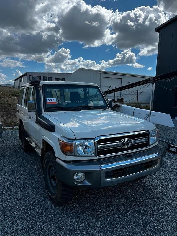 Weiß Gebraucht 2018 Toyota Land Cruiser SUV | 26.500 € - Bild 1/4