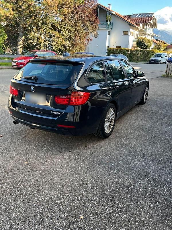 Gebraucht BMW 320 184 PS (135 kW) 2013 Schwarz Kombi