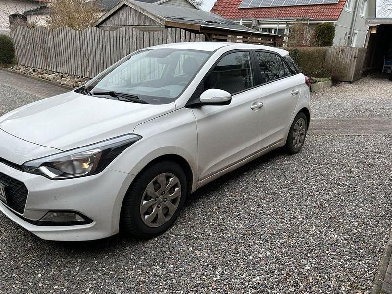 Gebraucht Hyundai i20 Active 75 PS (55 kW) 2017 Weiß Limousine