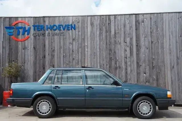 Second-hand Volvo 740 82 CP (60 kW) 1990 Verde Berlinǎ