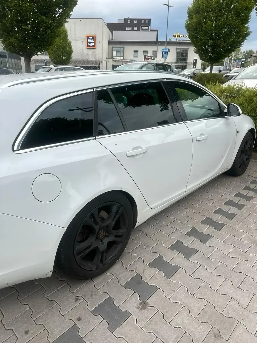 Gebraucht Opel Insignia 170 PS (125 kW) 2012 Weiß Kombi