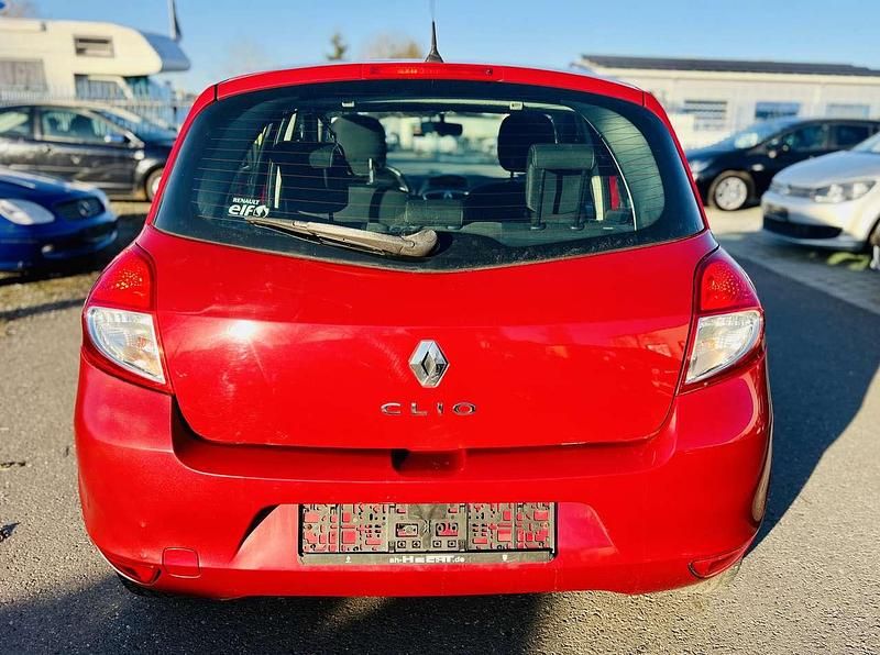 Gebraucht Renault Clio II Dynamique 75 PS (55 kW) 2011 Rot dyna Kleinwagen