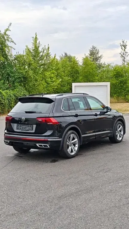 Gebraucht VW Tiguan R-line 150 PS (110 kW) 2022 Schwarz SUV