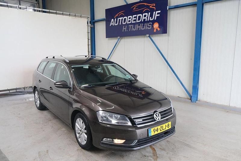 Gebraucht VW Passat 105 PS (77 kW) 2012 Braun Kombi