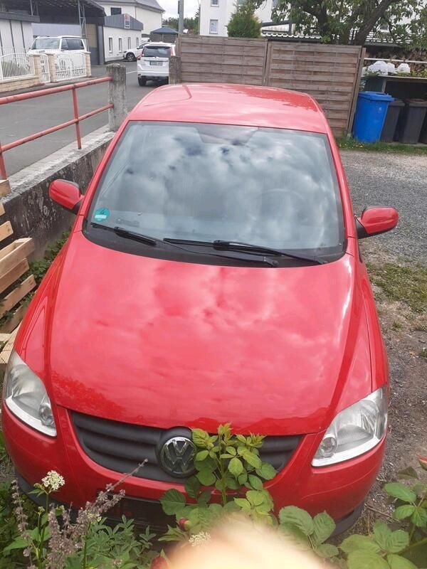 Rot Gebraucht 2007 VW Fox Kleinwagen | 800 € - Bild 1/4