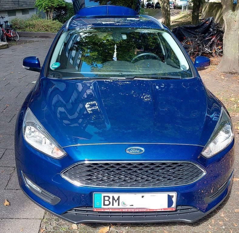 Blau Gebraucht 2017 Ford Focus Business Edition Kombi | 7.499 € (Superpreis) - Bild 1/4