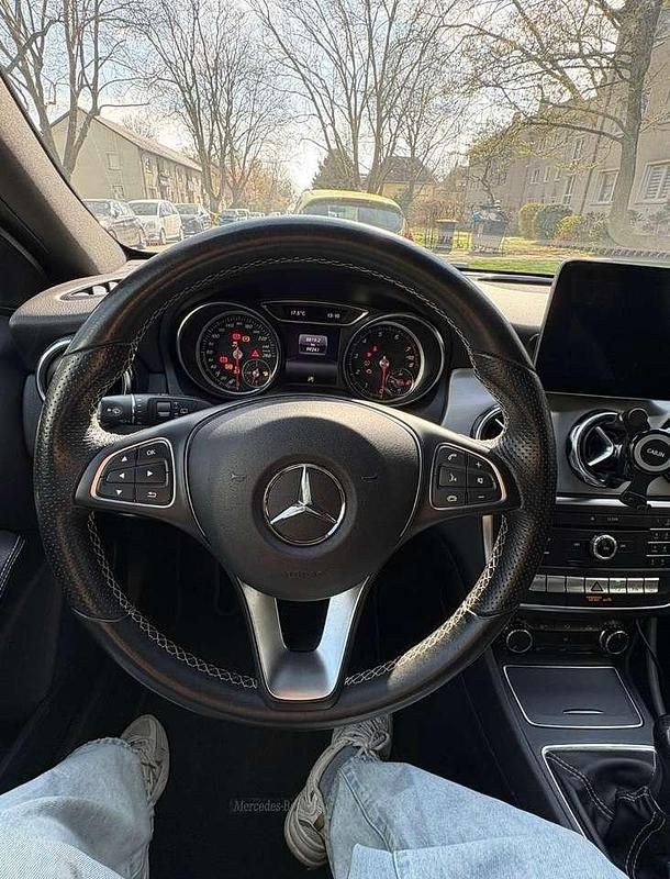 Gebraucht Mercedes GLA200 156 PS (114 kW) 2018 Weiß SUV