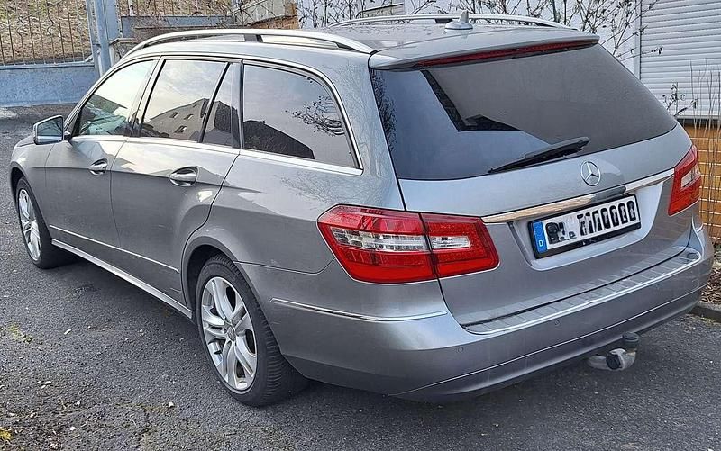 Gebraucht Mercedes E250 Elegance 204 PS (150 kW) 2012 Silber Kombi