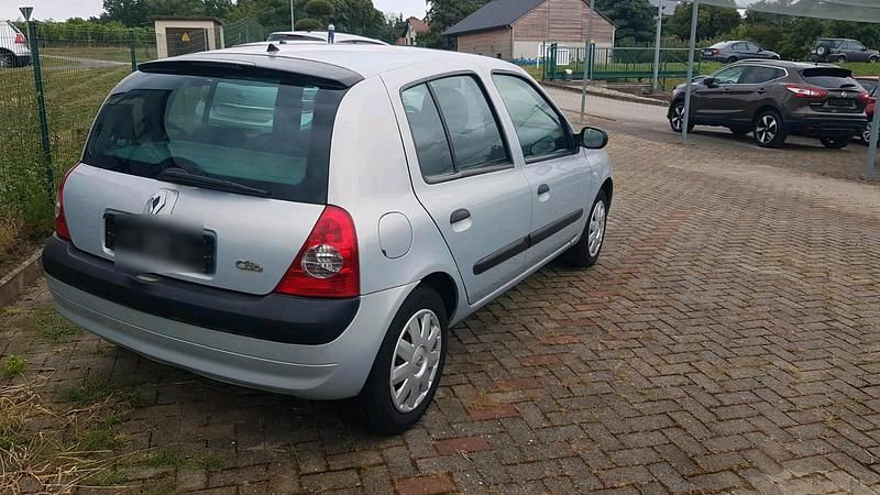 Gebraucht Renault Clio II 58 PS (42 kW) 2004 Andere farben Kleinwagen