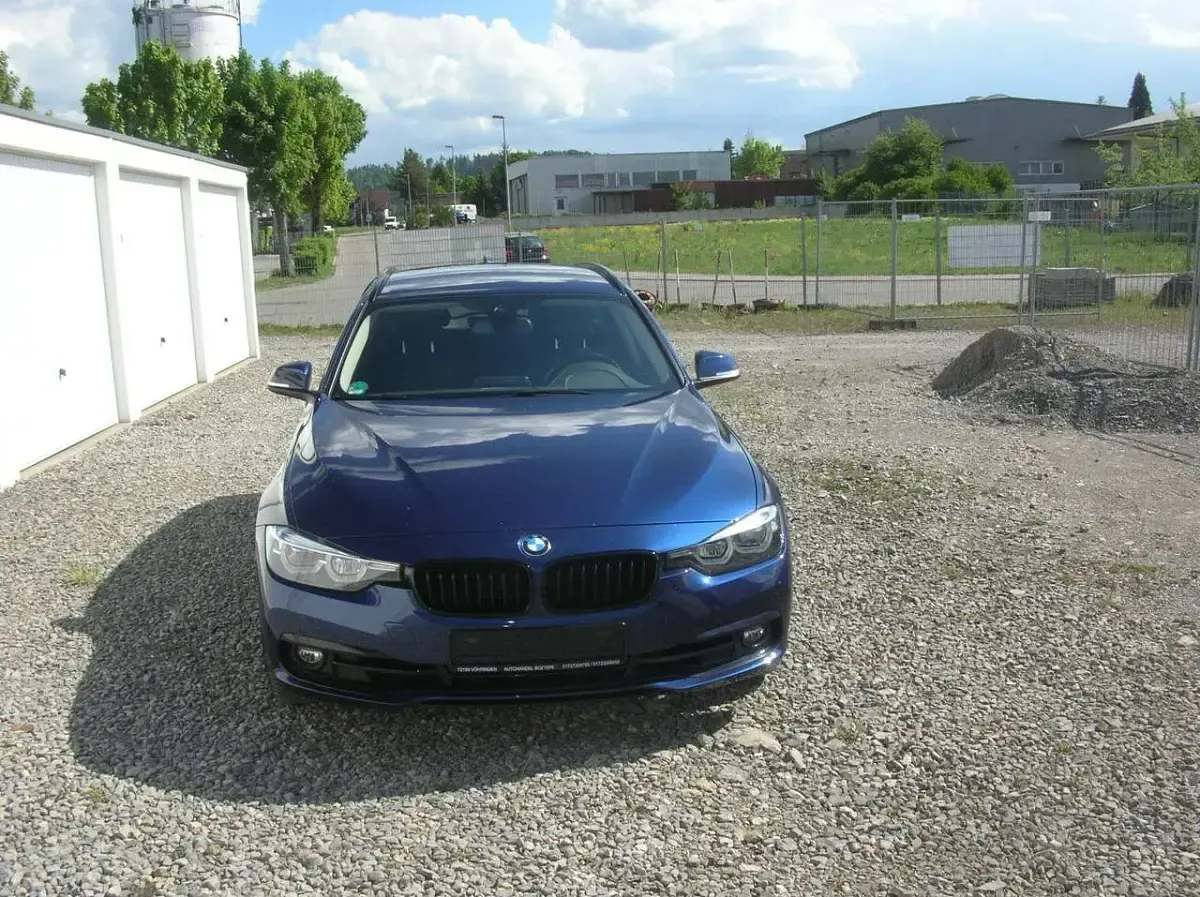 Gebraucht BMW 320 Sport Line 184 PS (135 kW) 2018 Mediterranblau metallic Kombi