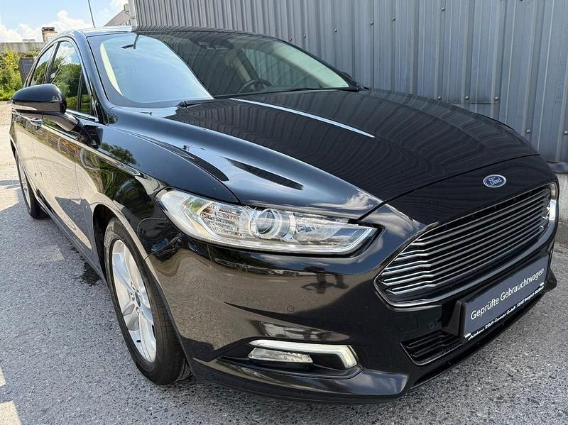Gebraucht Ford Mondeo Titanium 150 PS (110 kW) 2016 Schwarz Limousine