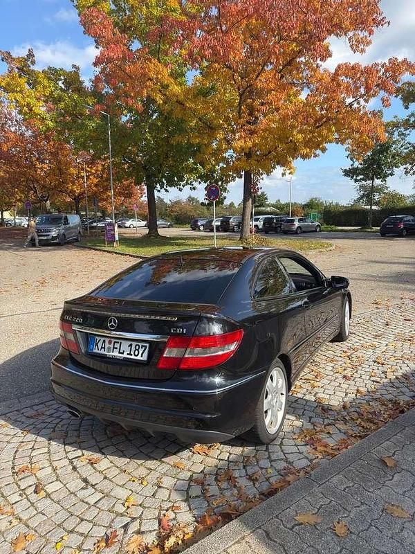 Gebraucht Mercedes 200 204 PS (150 kW) 2010 Schwarz Coupé